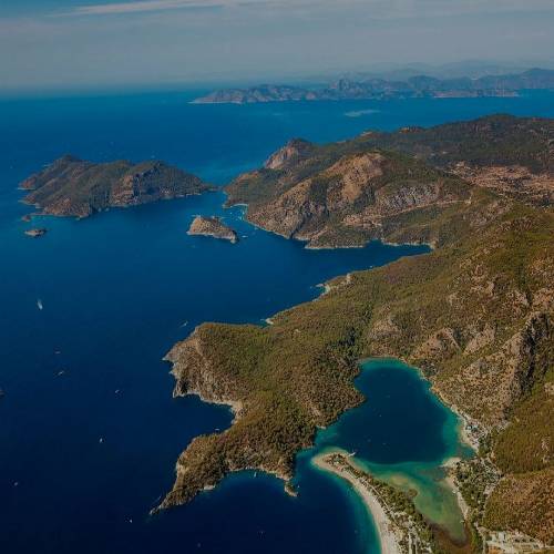  کی میگفت عاشقم تو عمر منی قلبم دست توست آسون نشکنی